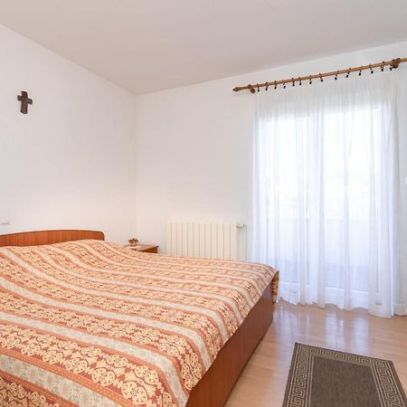קרק 2-Bedroom Krk Apartment - Near Krk Beaches & Town! מראה חיצוני תמונה