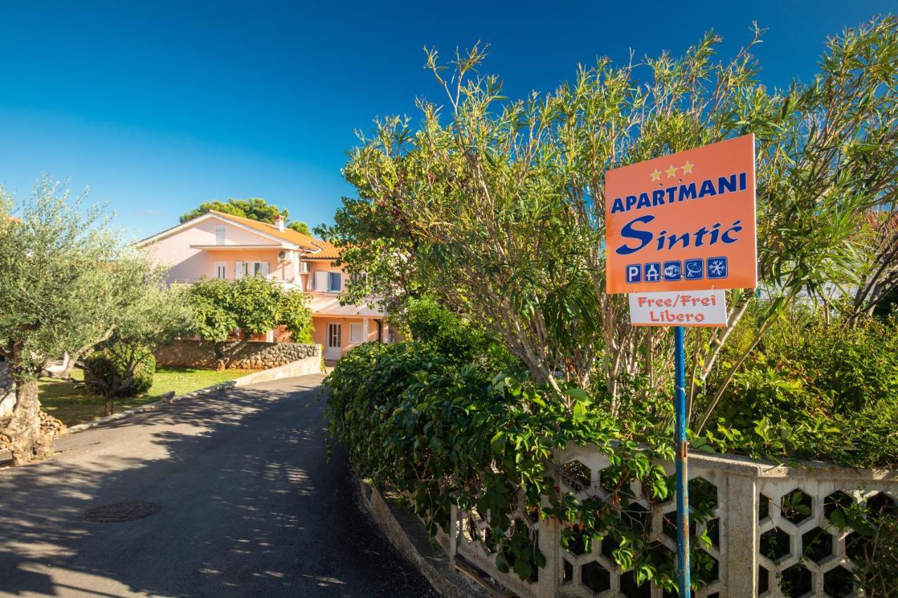 קרק 2-Bedroom Krk Apartment - Near Krk Beaches & Town! מראה חיצוני תמונה