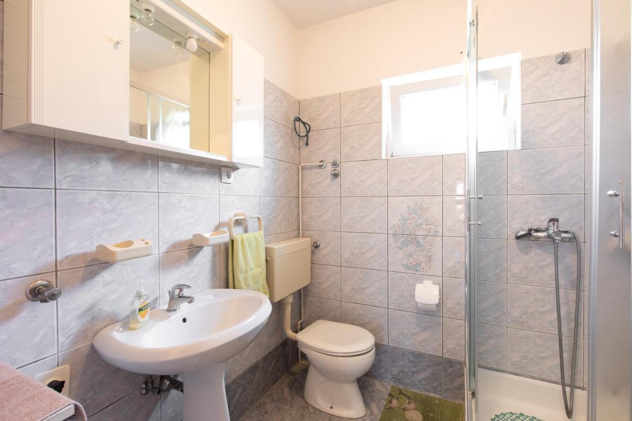 קרק 2-Bedroom Krk Apartment - Near Krk Beaches & Town! מראה חיצוני תמונה